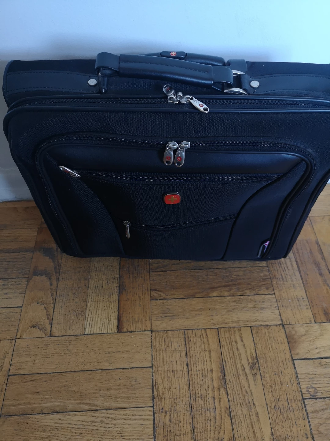 Wenger Black Rolling Carry-On Luggage - photo 2