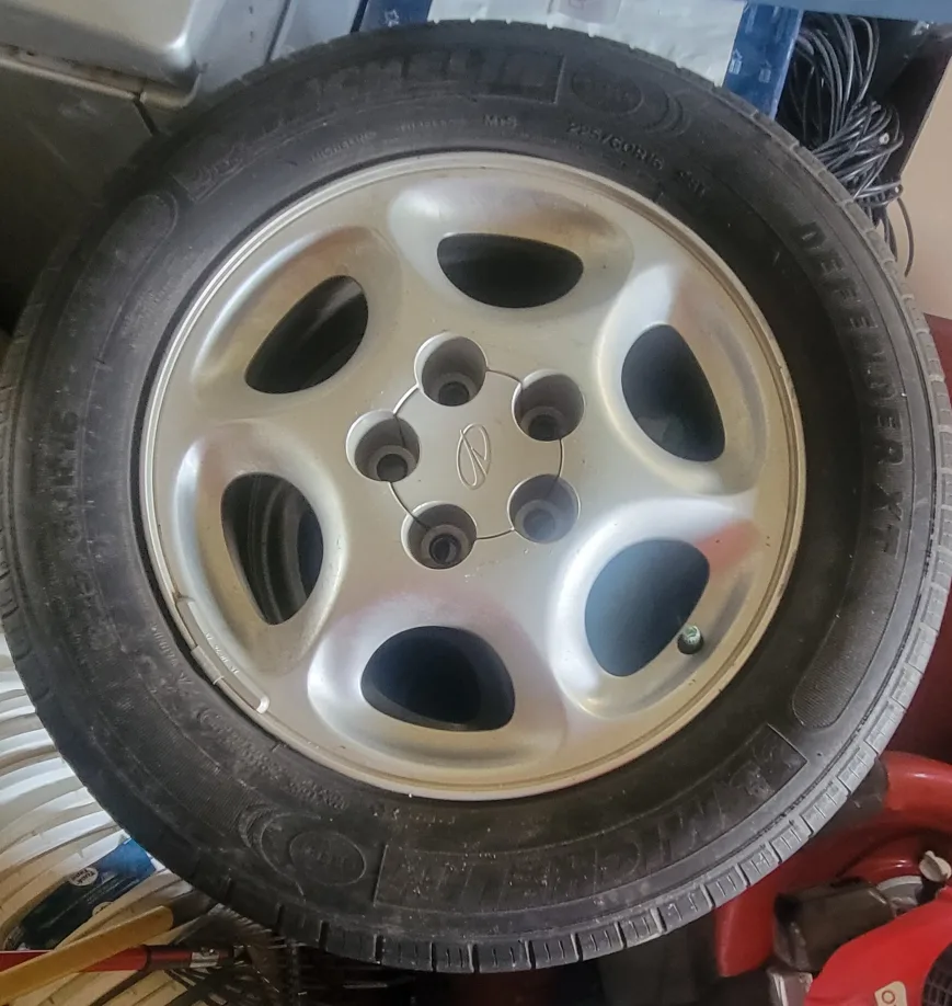 Used Tire - 255/60R16 98T image indicator(2)