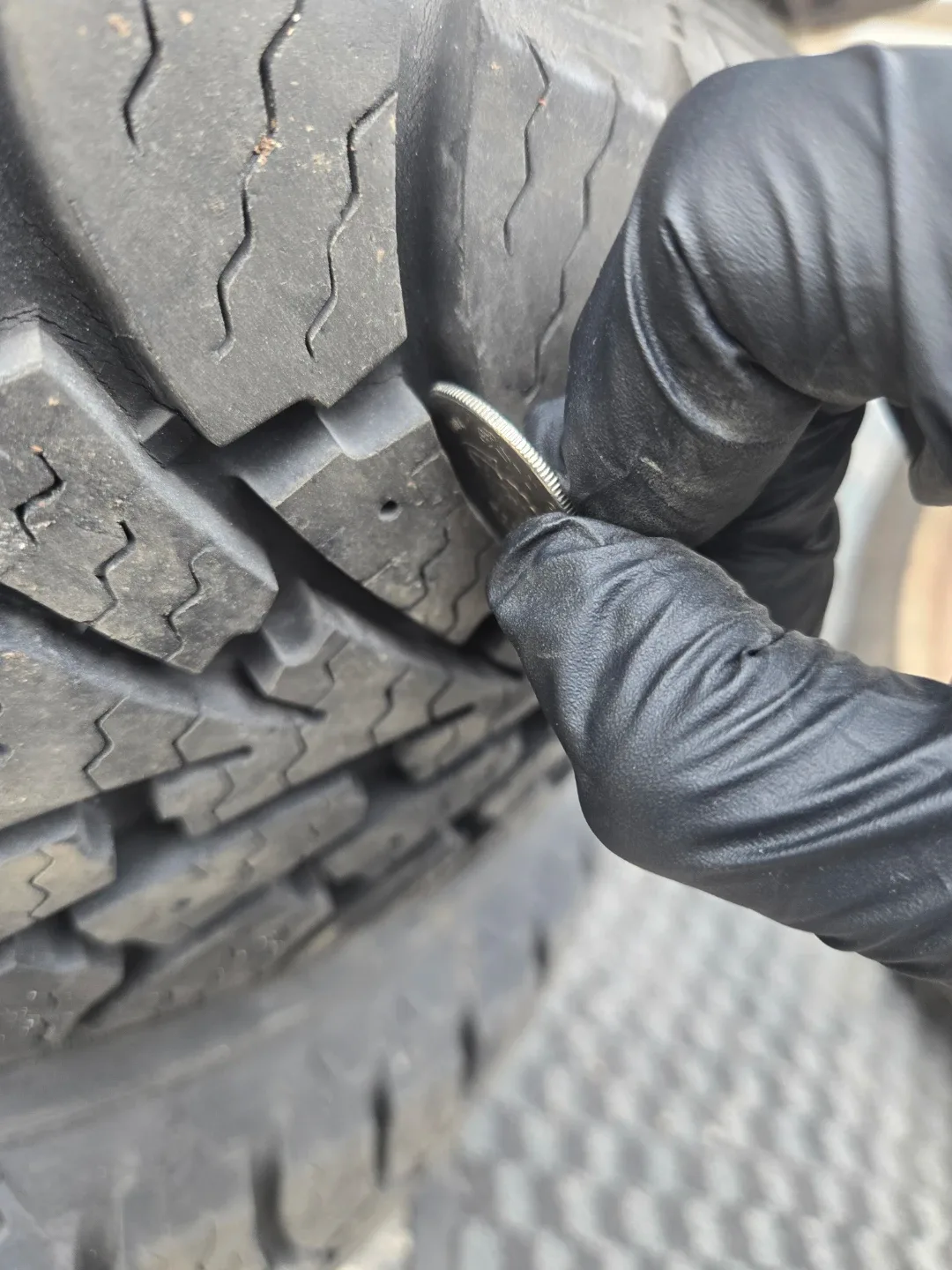 GOOD YEAR Almost new toyota MATRIX 2005 Winter tires image indicator(3)