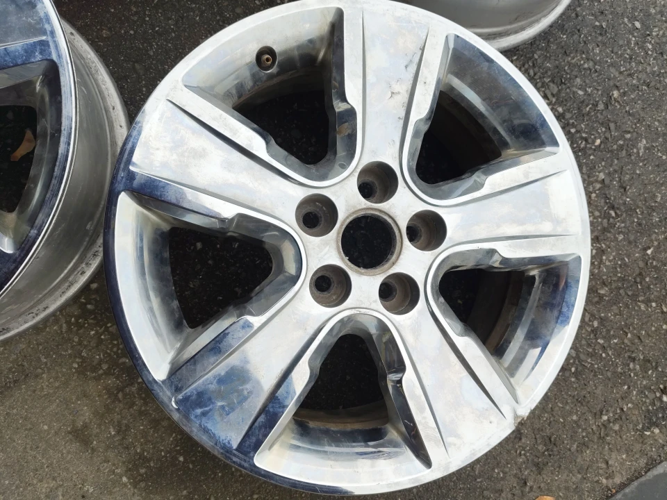 18 inch alloy wheel. As-is - photo 3
