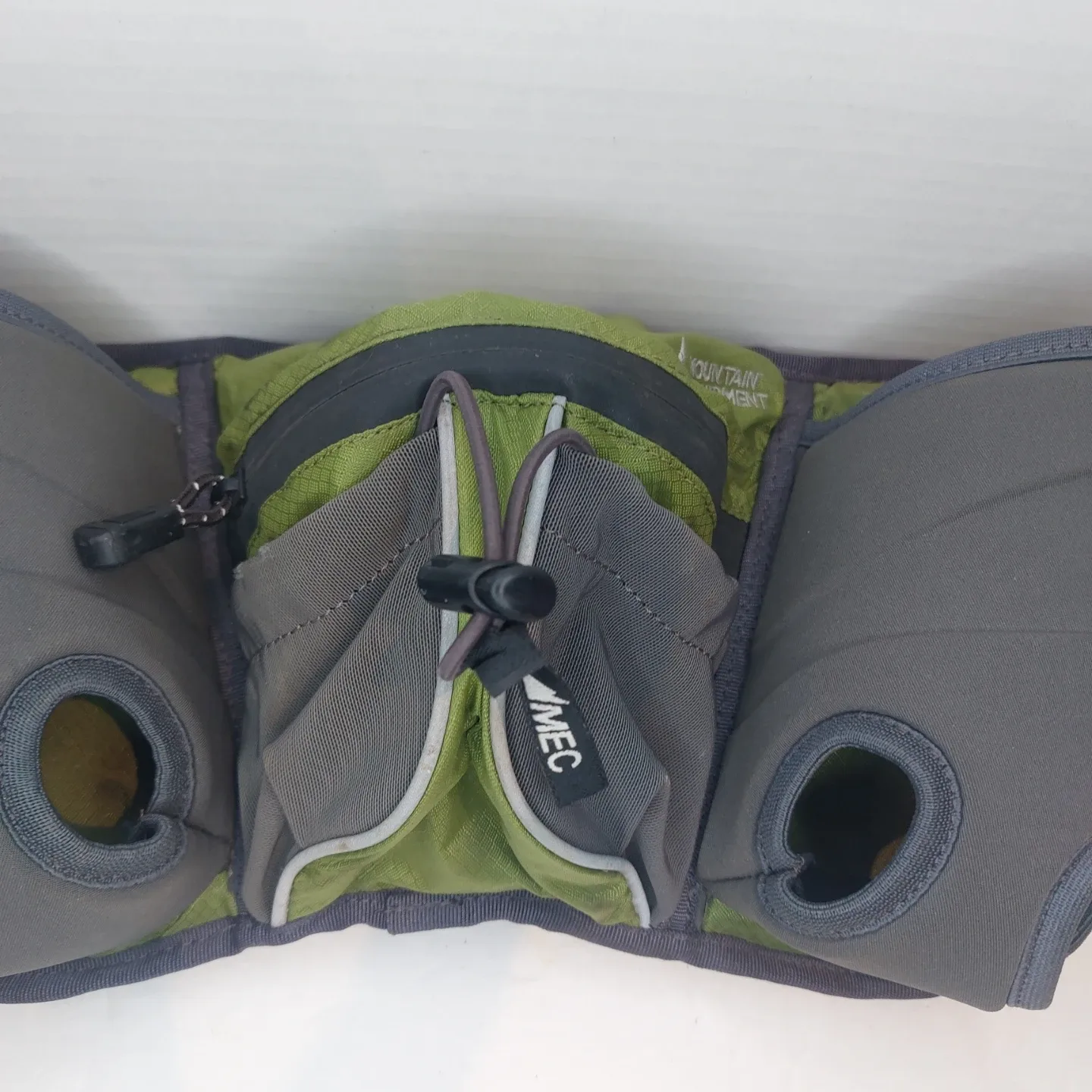 MEC Mountain Equipment Co-op Running Belt image indicator(4)