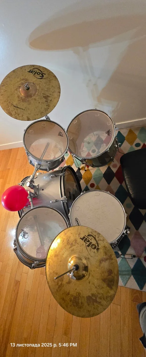 Drum Set with Remo and Evans Heads image indicator(2)