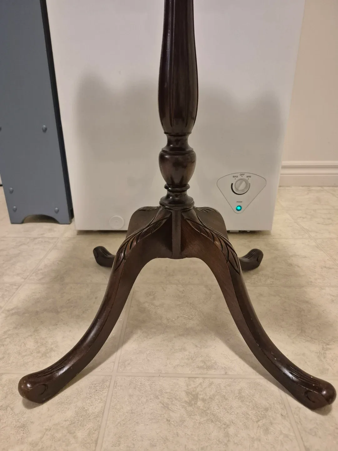 Antique Style Dark Wood Accent Table image indicator(2)