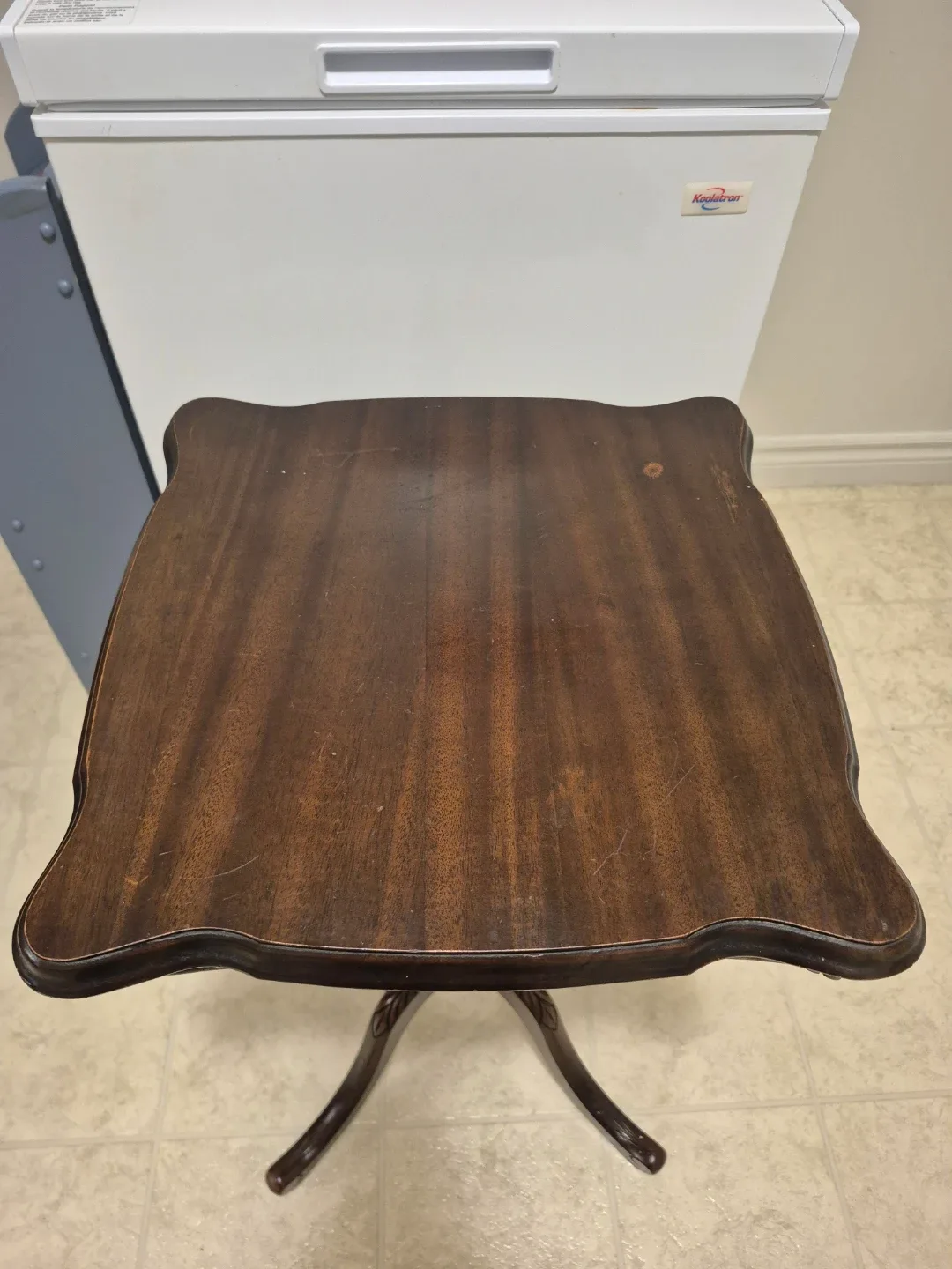 Antique Style Dark Wood Accent Table image indicator(3)