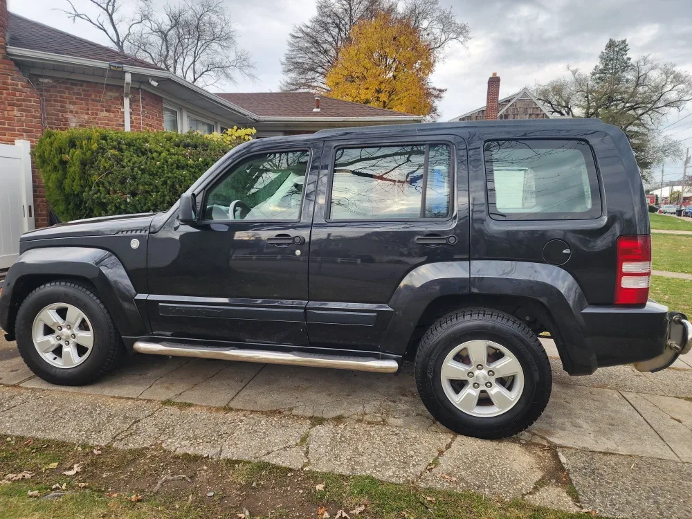 Jeep Liberty SUV - Great Condition! image indicator(3)