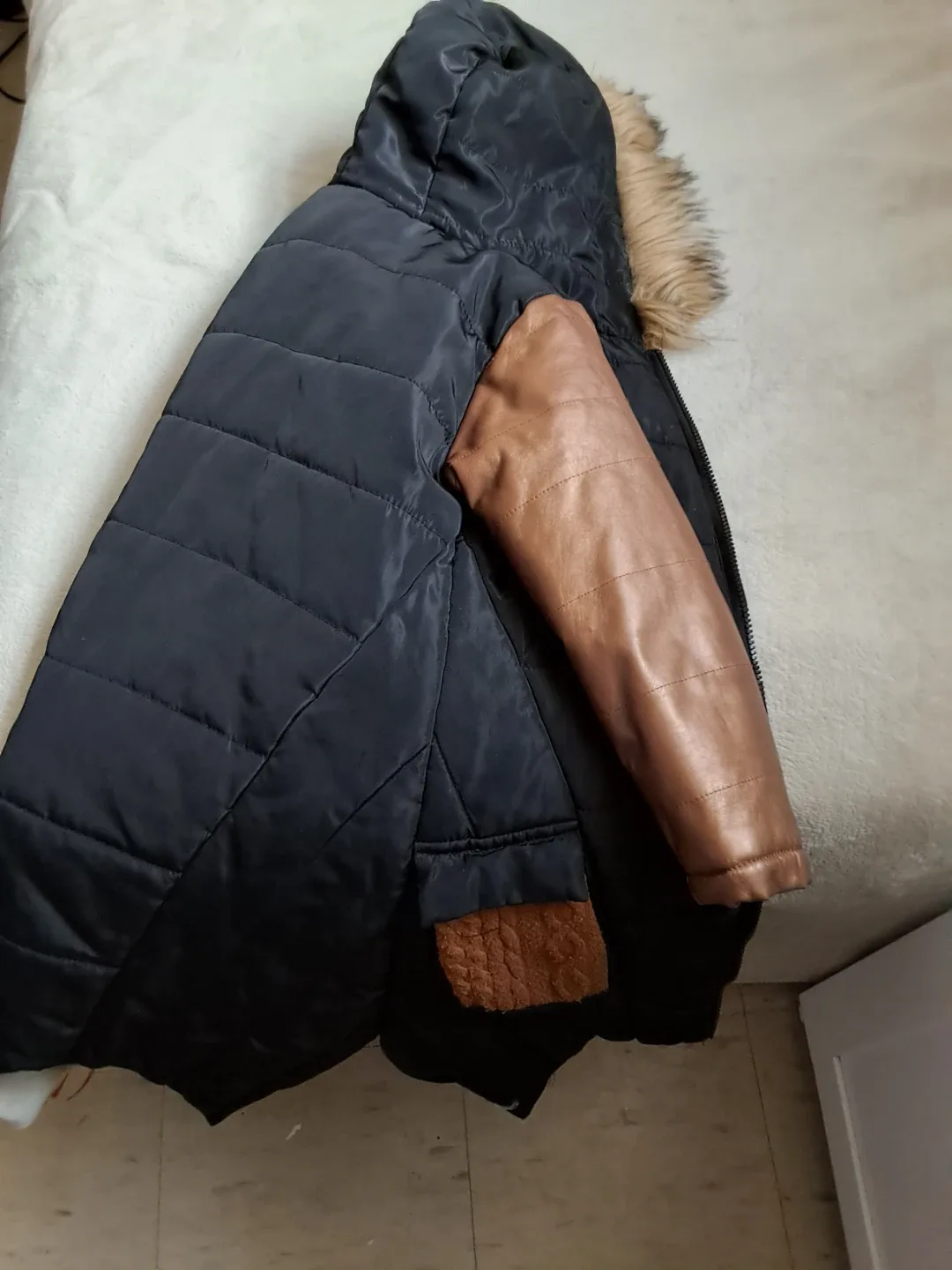 Black Winter Coat with Fur Hood kids size 6/8 image indicator(3)