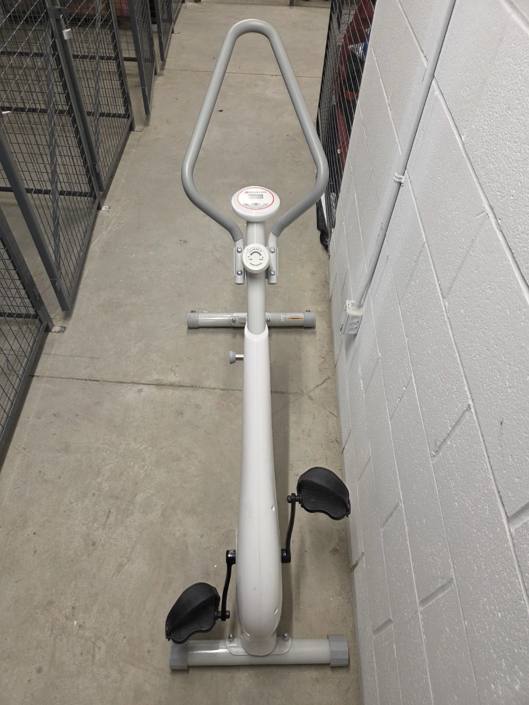 Echelon Vertical Cycle Trainer - photo 4
