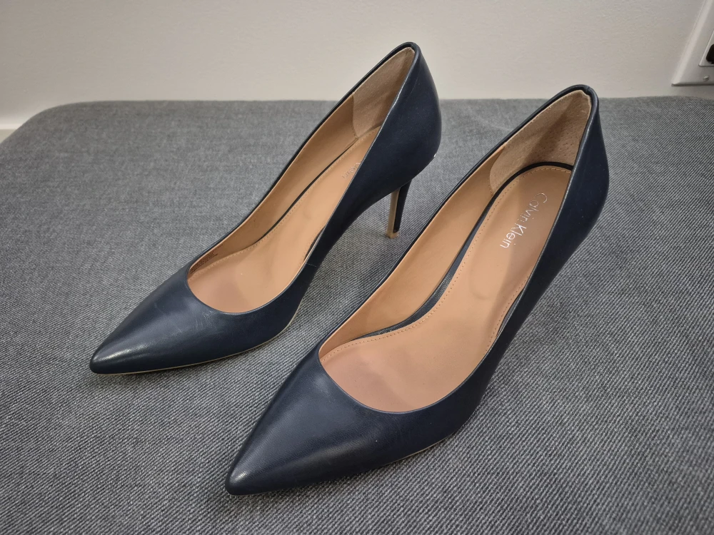 New Calvin Klein Navy Blue Pumps Size 8 - photo 3