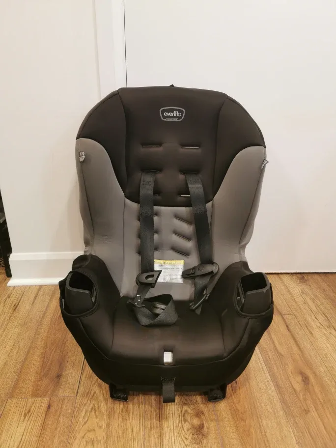 Evenflo Car Seat - Expires in12/2027