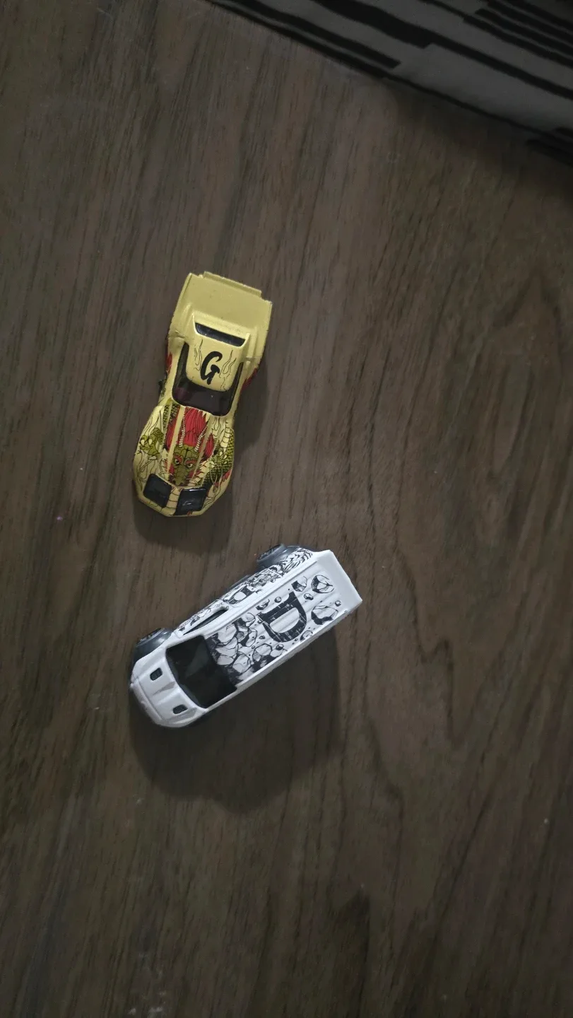 Hot Wheels Diecast Cars - Yellow & White image indicator(4)