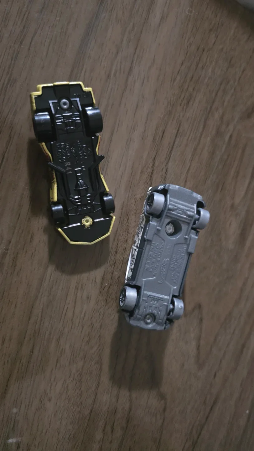 Hot Wheels Diecast Cars - Yellow & White image indicator(5)