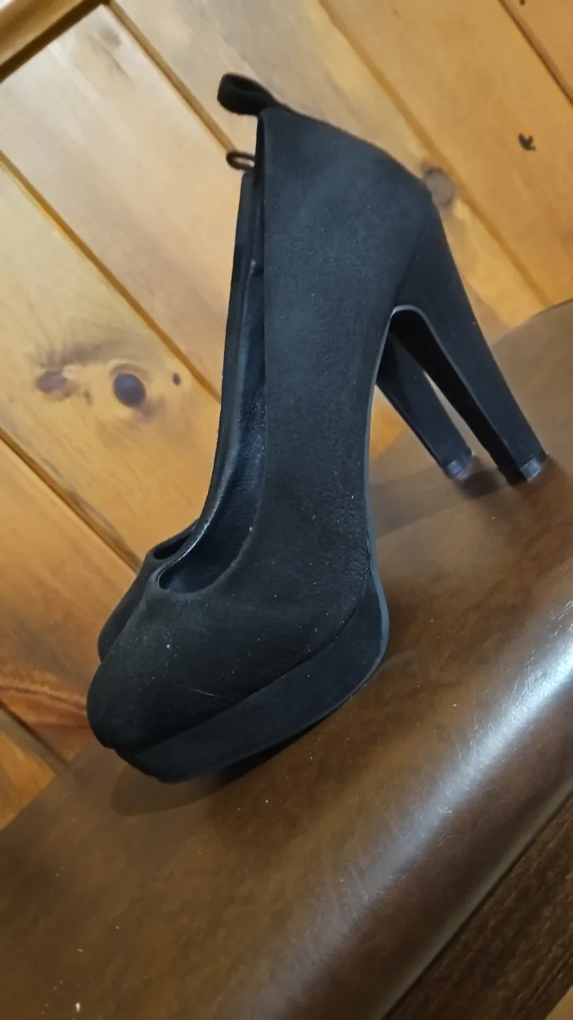 Black Heels - Size 9 image indicator(2)