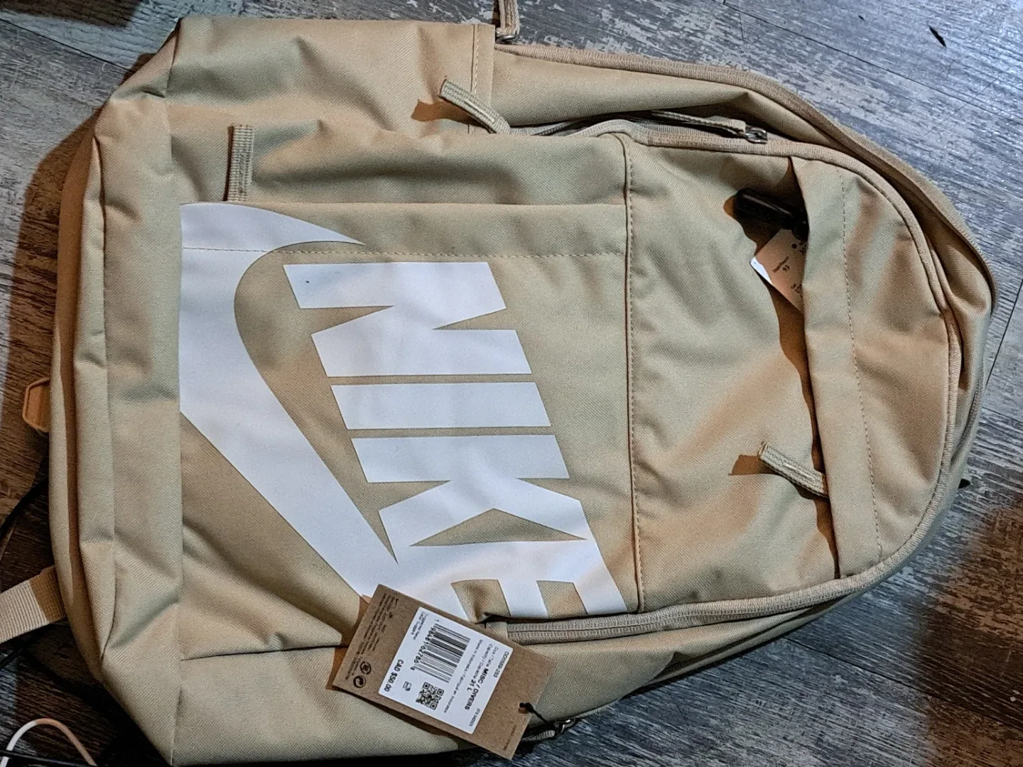 Nike Backpack - 21L Capacity image indicator(2)