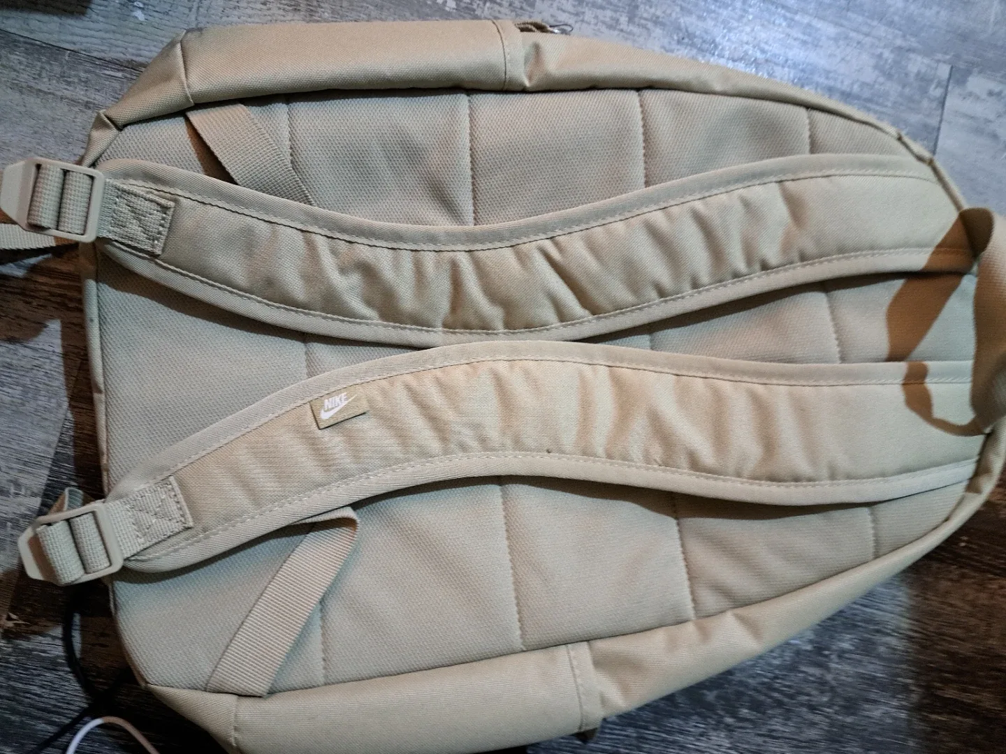 Nike Backpack - 21L Capacity image indicator(4)