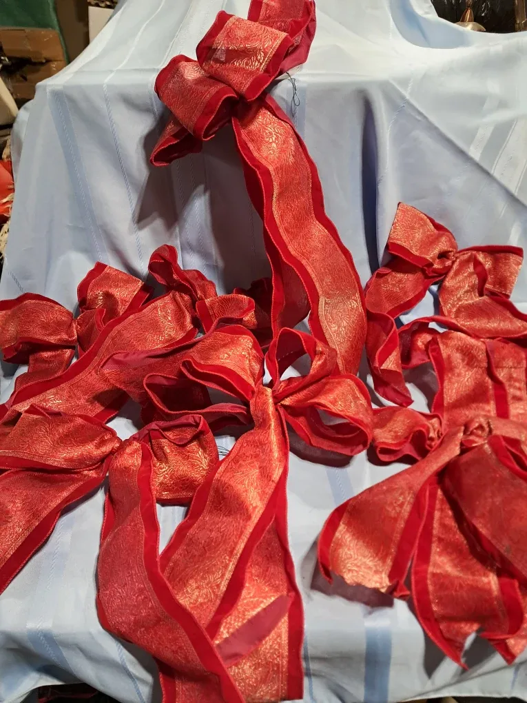 Christmas Floral Decorations image indicator(4)