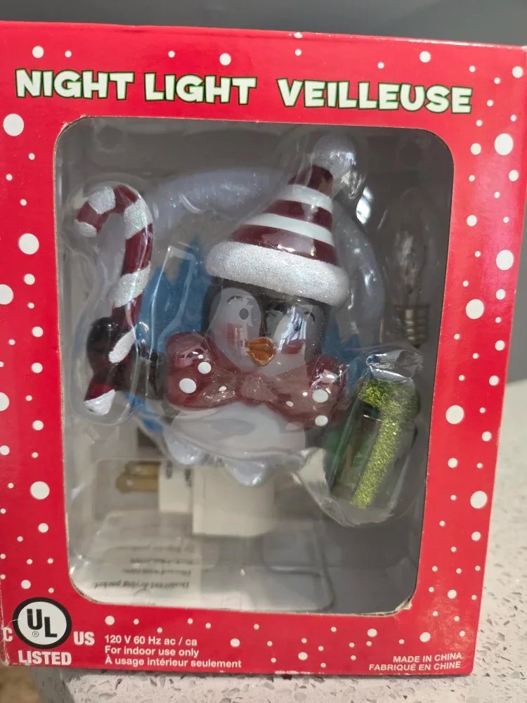 Penguin Night Light  - New in Box image indicator(3)