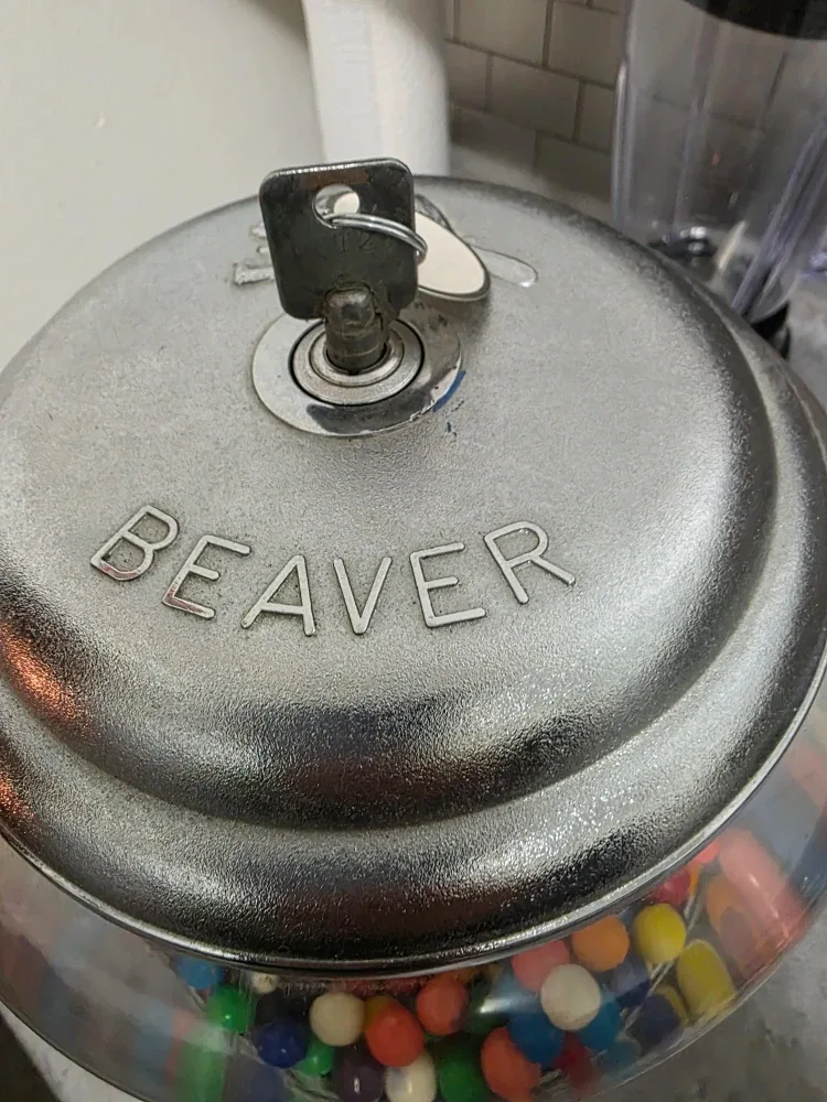 VTG. Beaver Gumball Machine image indicator(3)