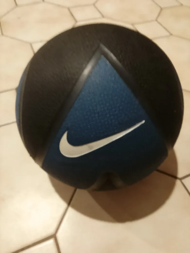 Nike Medicine Ball image indicator(2)
