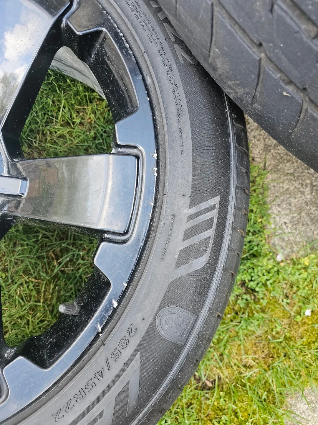 Chevy Rims & Tires - 285/45R22 image indicator(3)