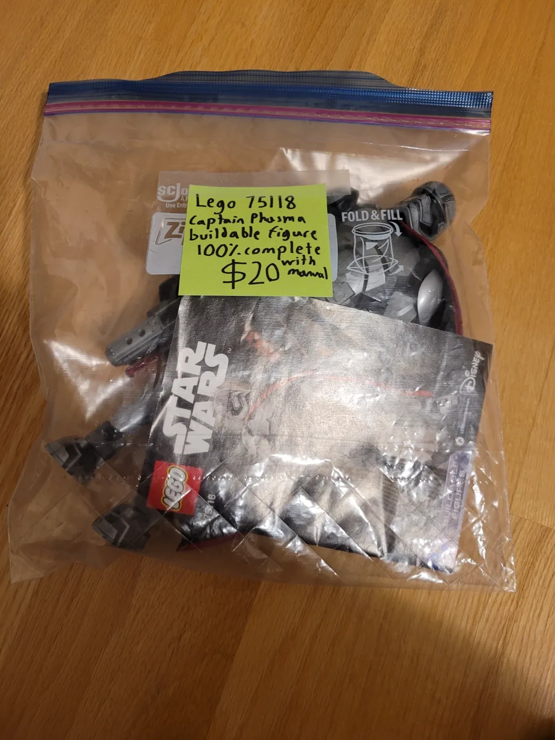 LEGO Star Wars Captain Phasma Buildable Figure 75118 image indicator(4)