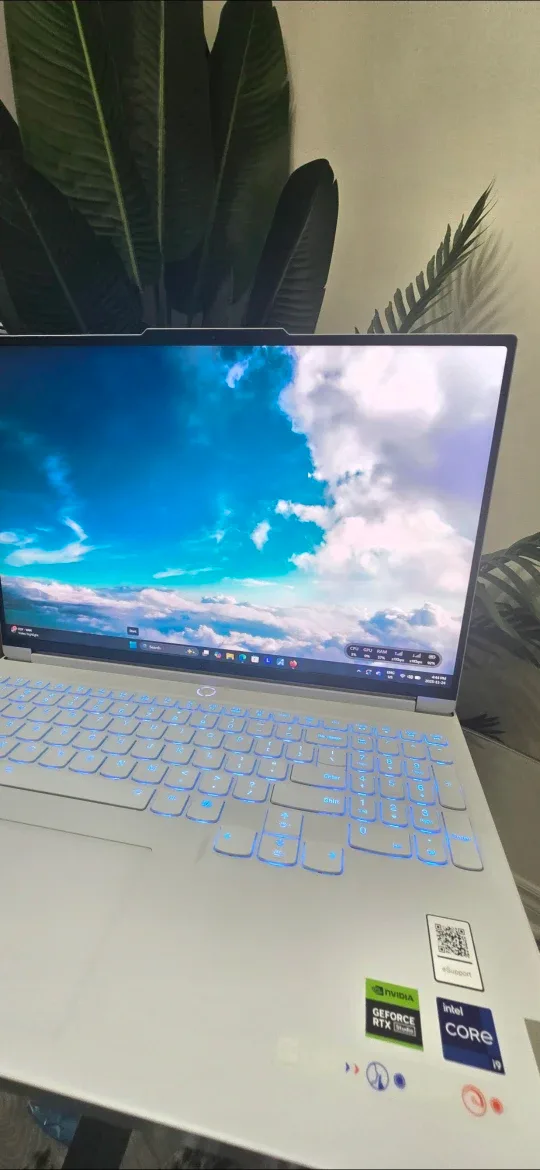 Lenovo Legion Laptop - White image indicator(2)