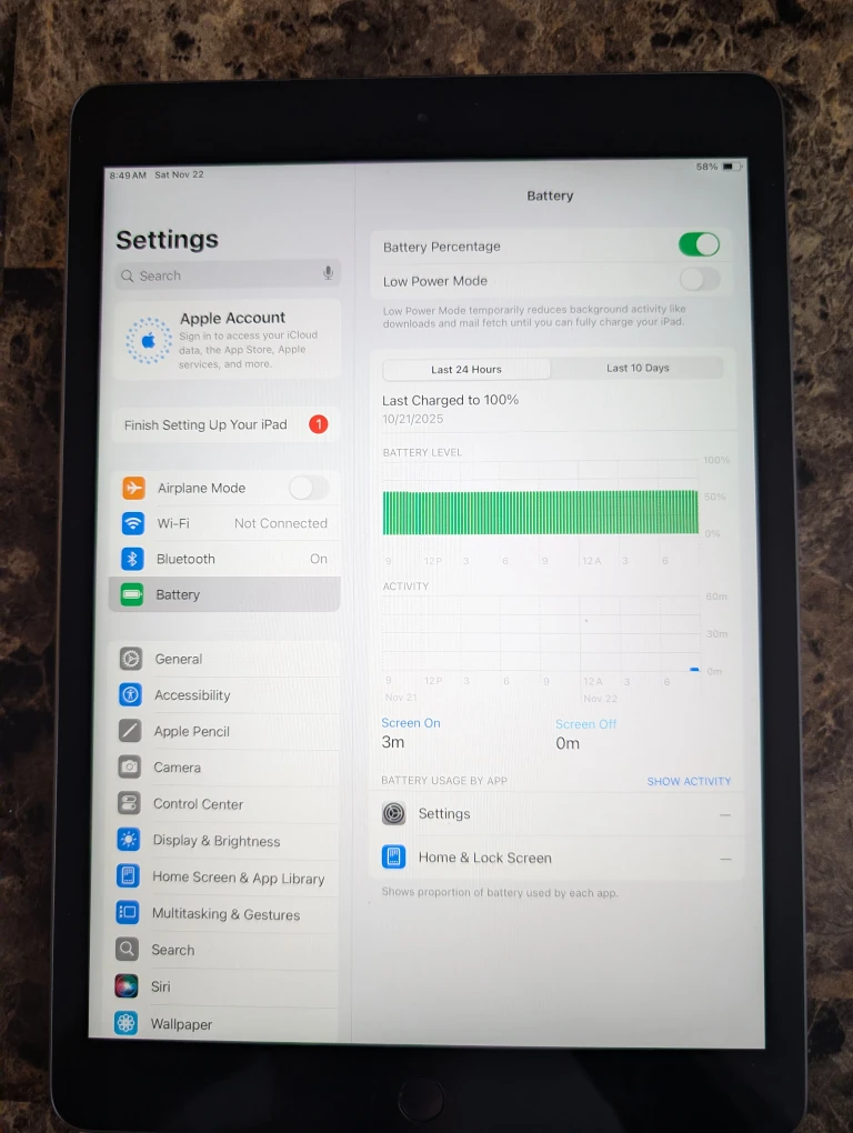 Apple iPad 8th Gen 32GB - Great Condition! - photo 3
