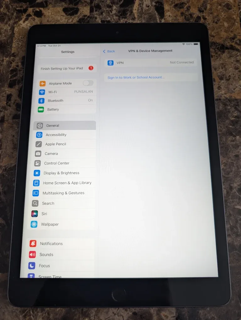 Apple iPad 8th Gen 32GB - Great Condition! image indicator(4)