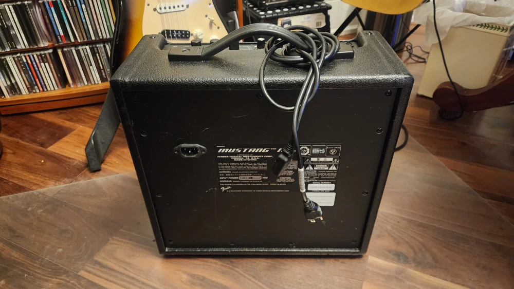 Fender Mustang I V.2 Guitar Amplifier - photo 2