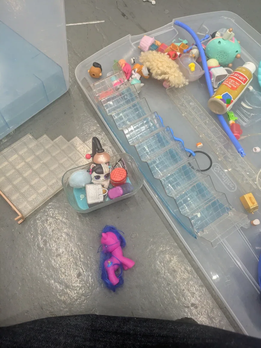 LOL Surprise Dollhouse & Winter Chalet Bundle image indicator(7)