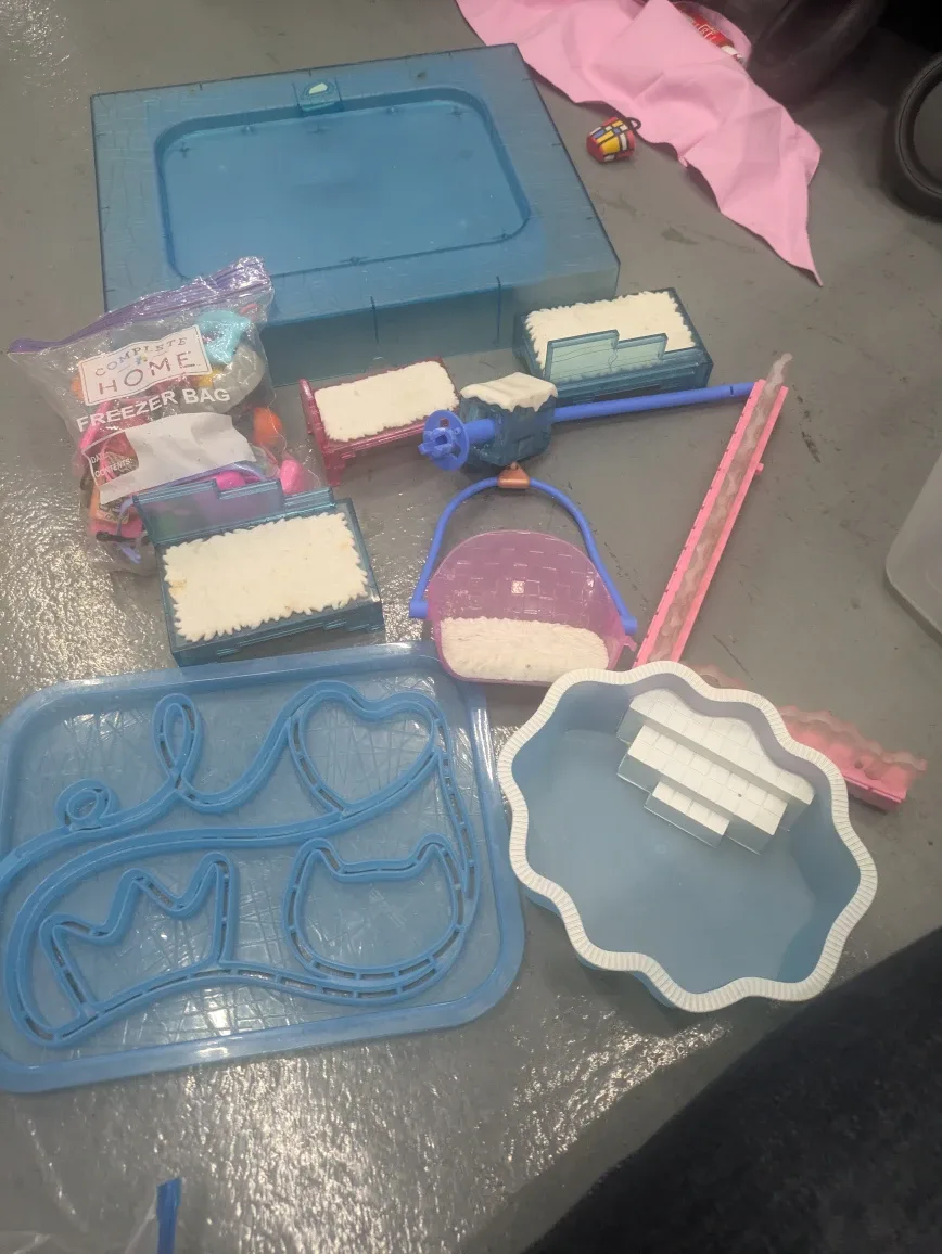 LOL Surprise Dollhouse & Winter Chalet Bundle image indicator(8)