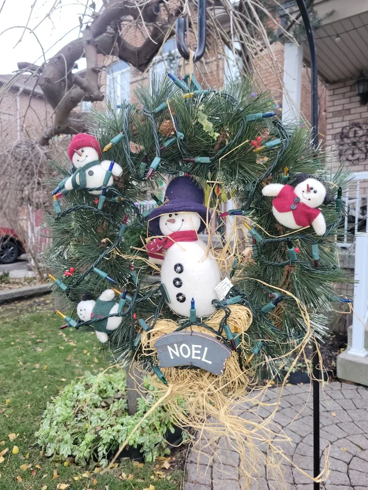 Christmas Wreath with Snowmen & lights