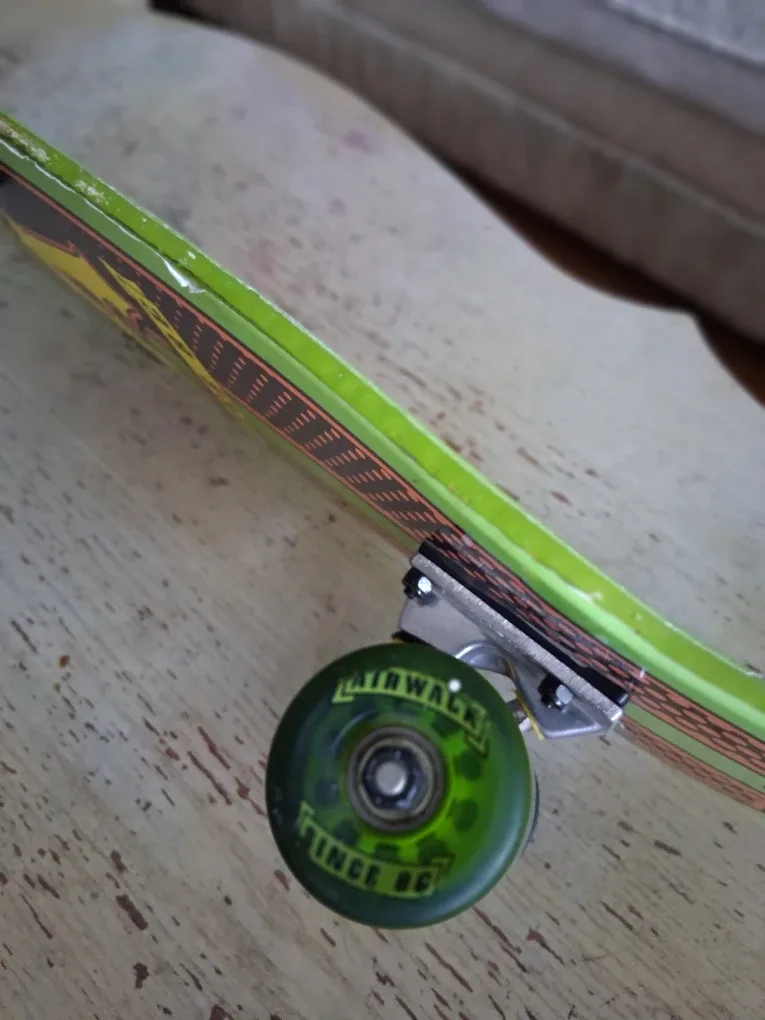 Airwalk Skateboard - Green image indicator(3)
