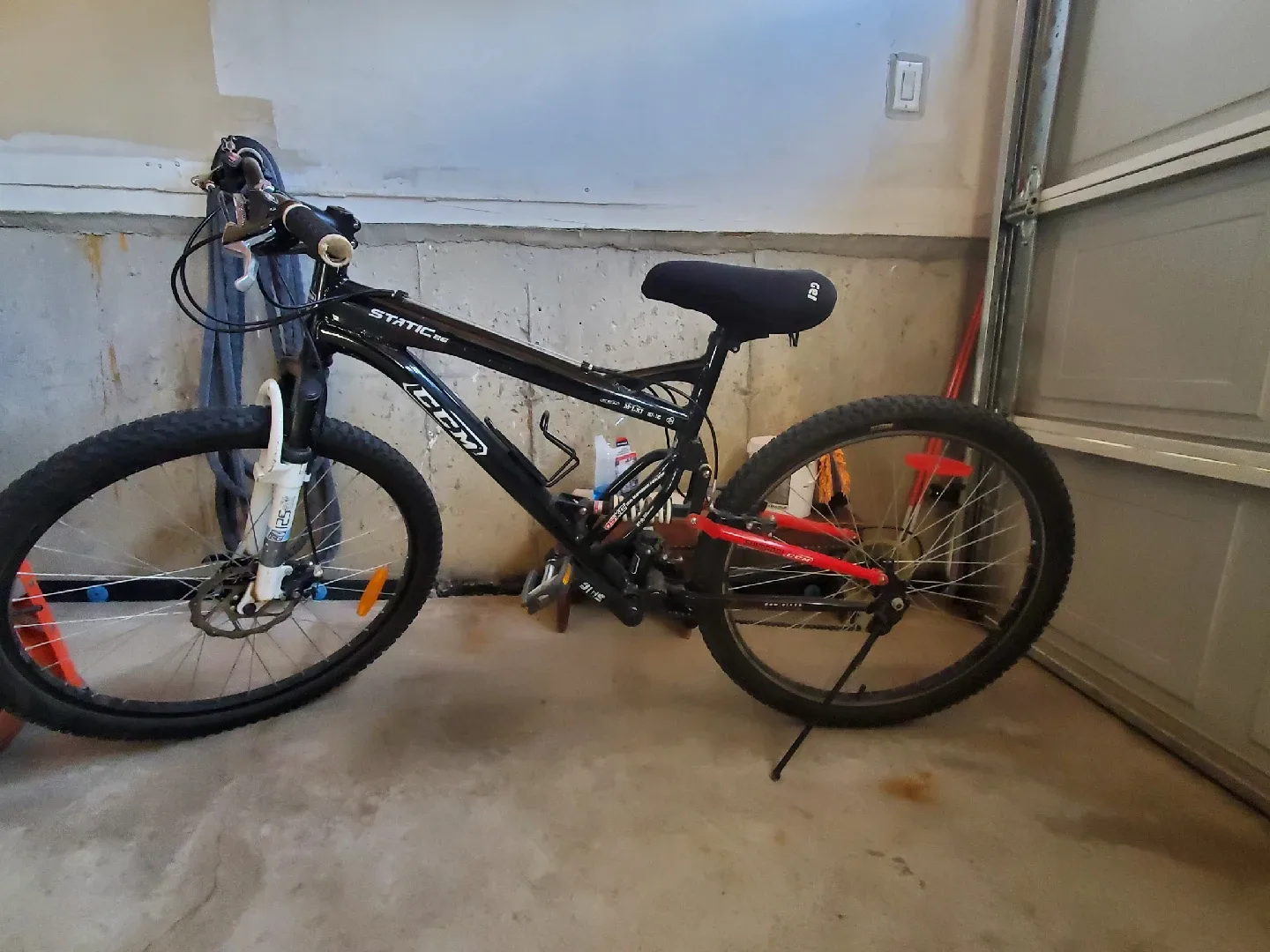 CCM Static 19" Frame Bike image indicator(3)