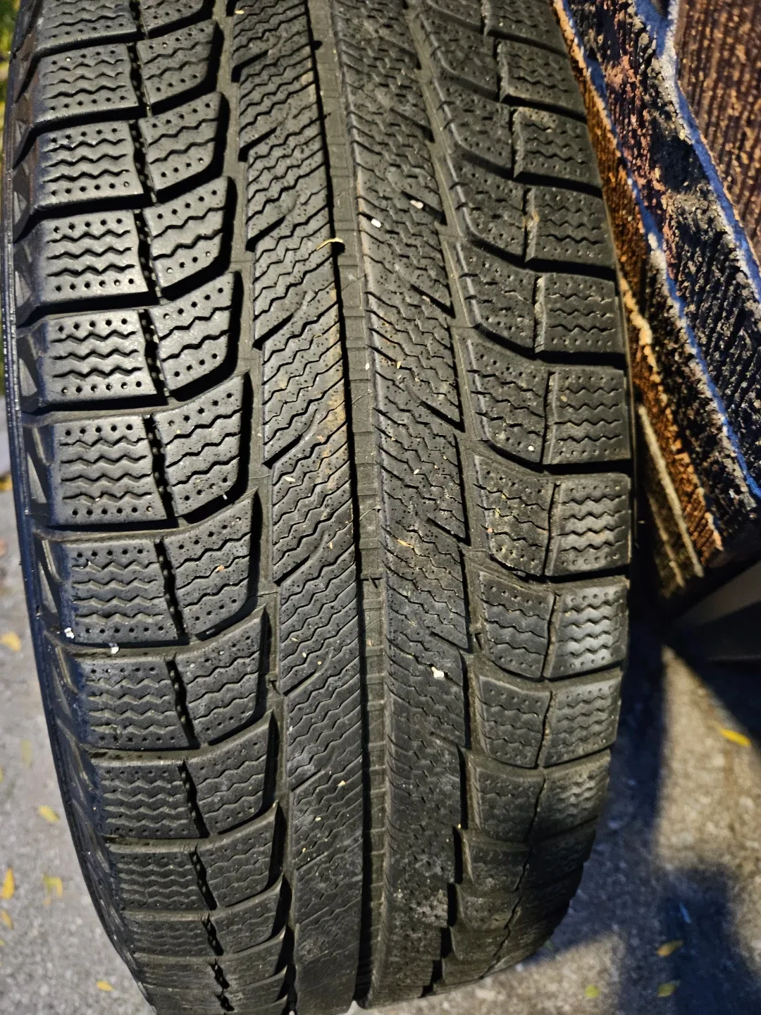 Honda CRV Winter Tires and rims 235/70R16 image indicator(5)