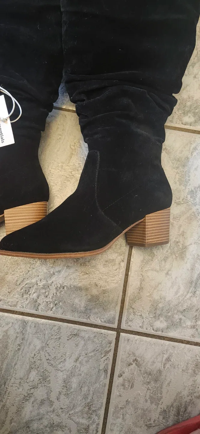 New Amazon Essentials Black Suede Boots, Size 8 image indicator(4)