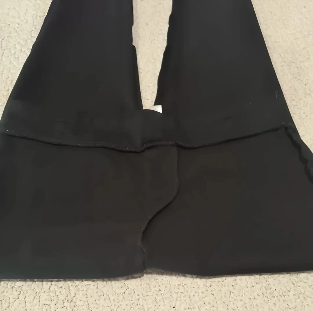 Chloe & Jasmine Black Pants - Size M image indicator(7)