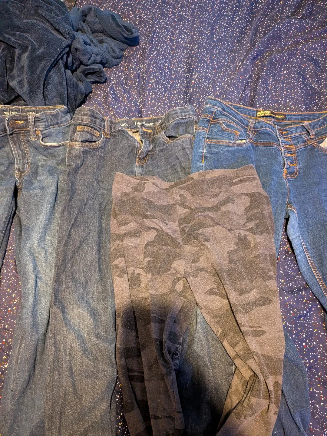 Pants and t-shirts for girls and boys children image indicator(2)