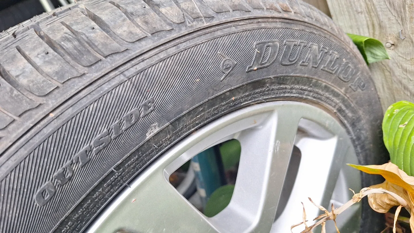4 Dunlop Tires - 225/55R18 image indicator(2)
