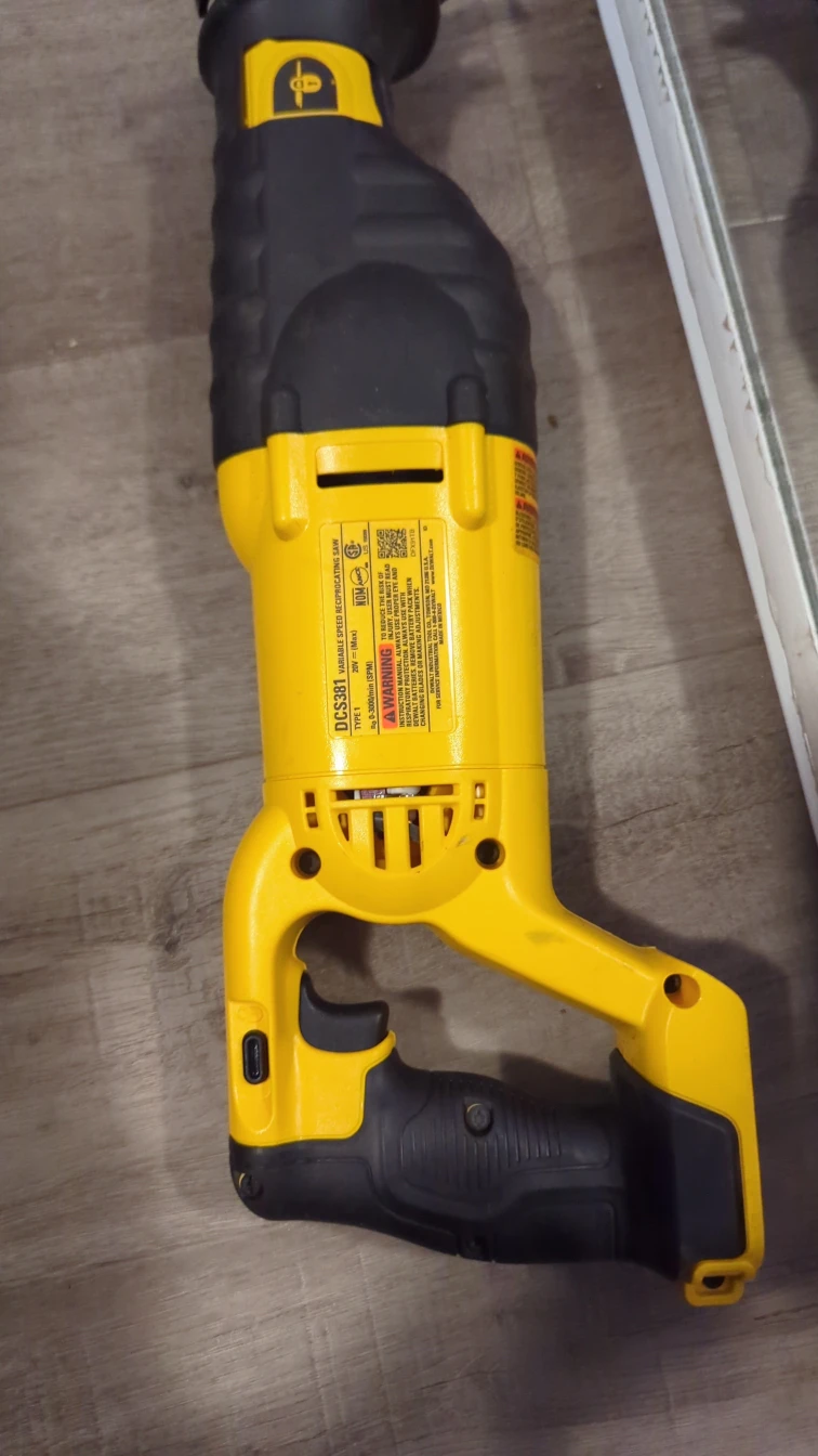 DeWalt DCS381 20V MAX Reciprocating Saw - photo 2