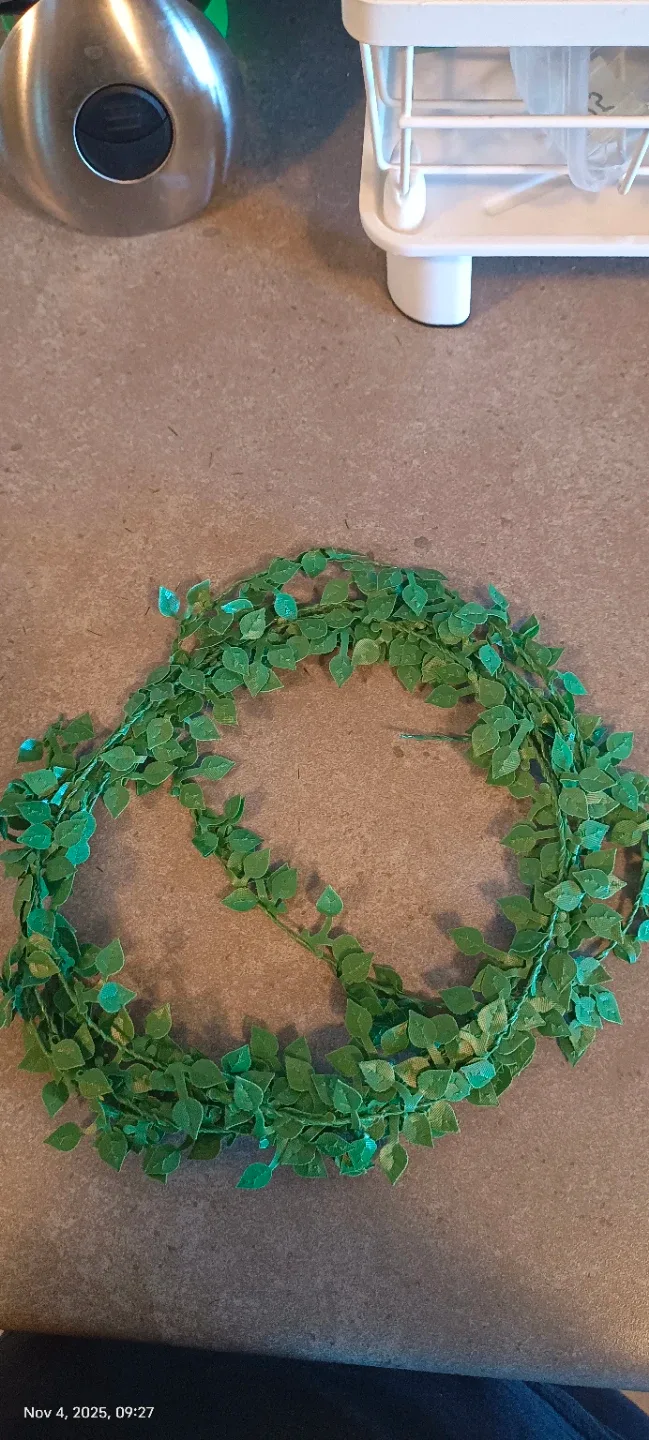 Artificial Green Leaf Garland thumbnail