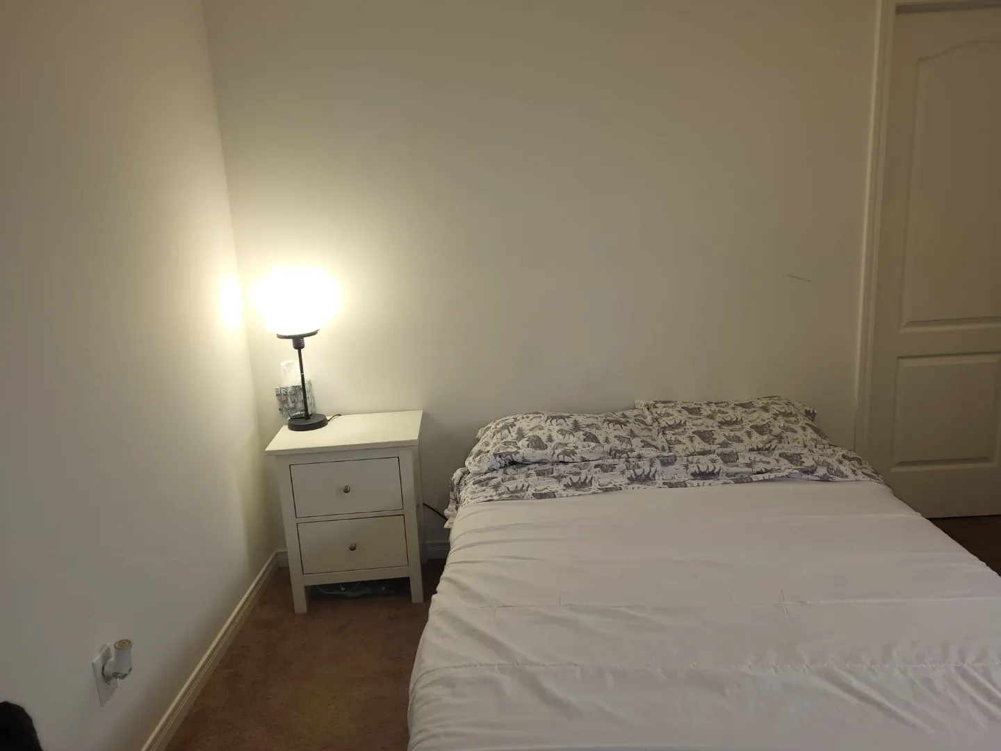 950 Room for Rent! image indicator(3)