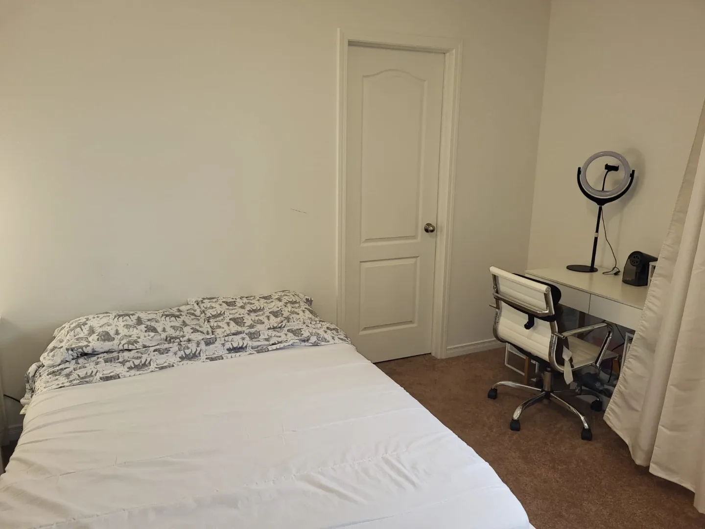 950 Room for Rent! image indicator(4)