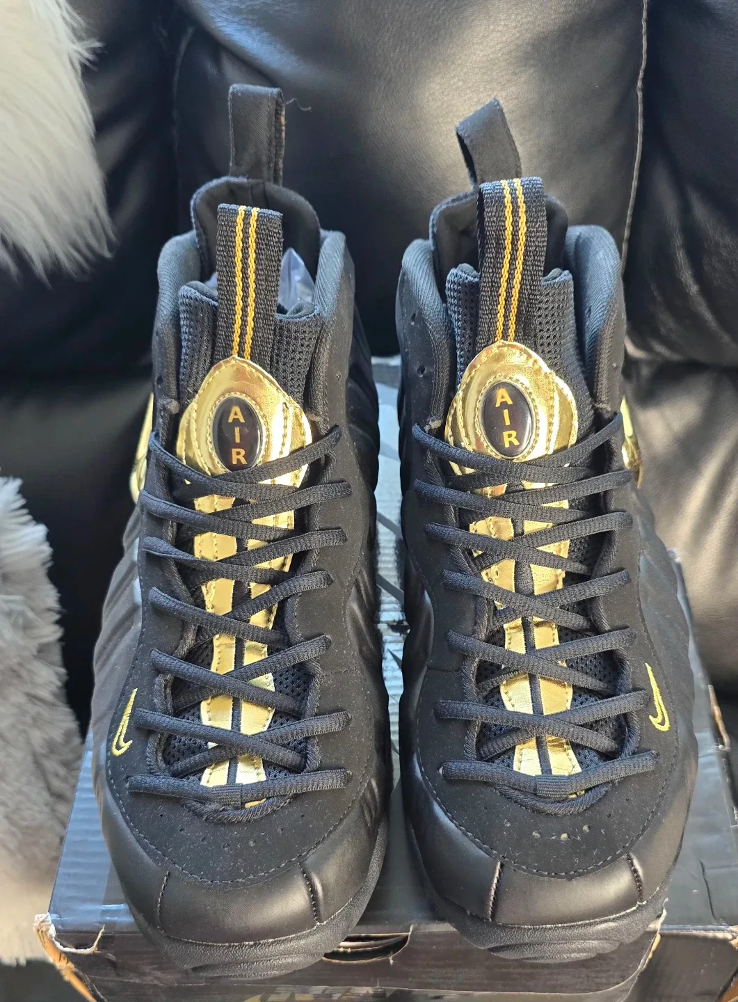 Brand new Foamposite Pro Black Gold for sale image indicator(4)