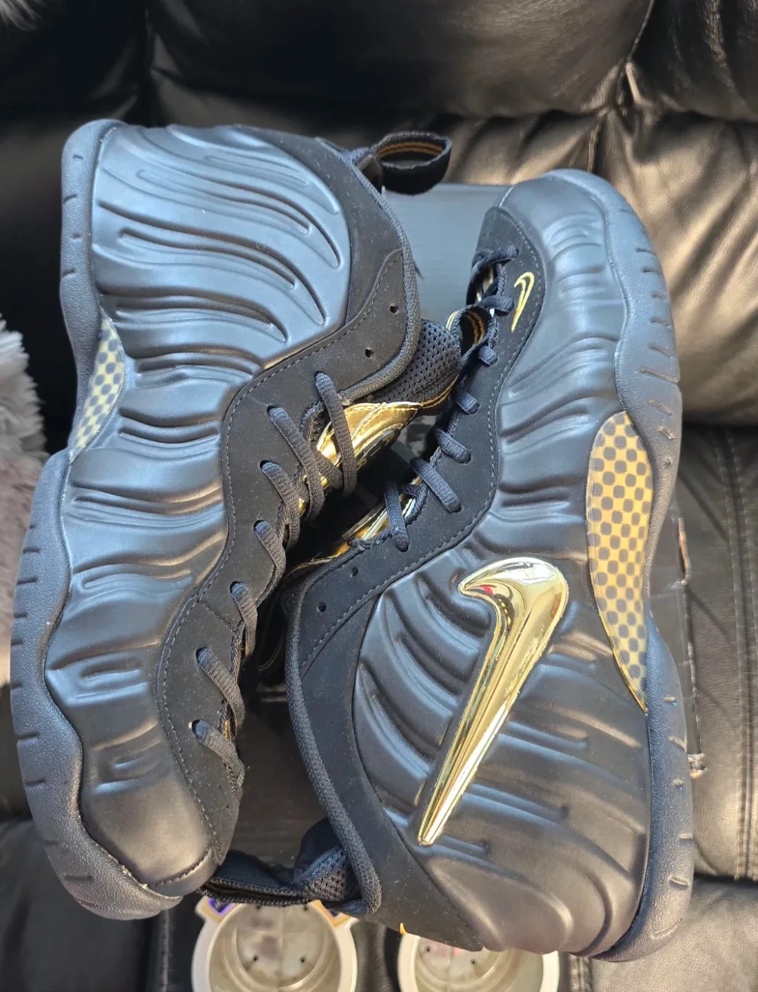 Brand new Foamposite Pro Black Gold for sale image indicator(10)