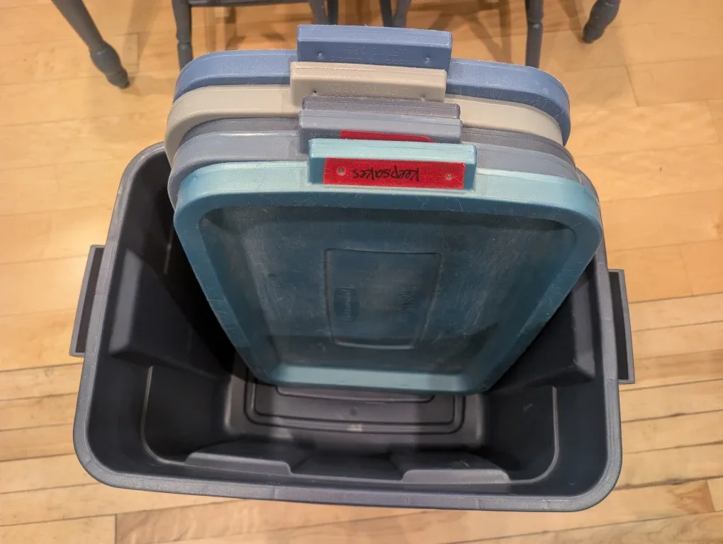 Rubbermaid Stackable Storage Bins with Lids image indicator(2)