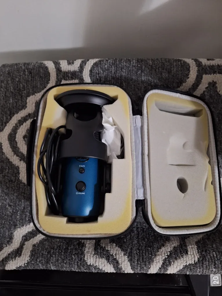 Blue Yeti USB Microphone with Case - Blue image indicator(2)