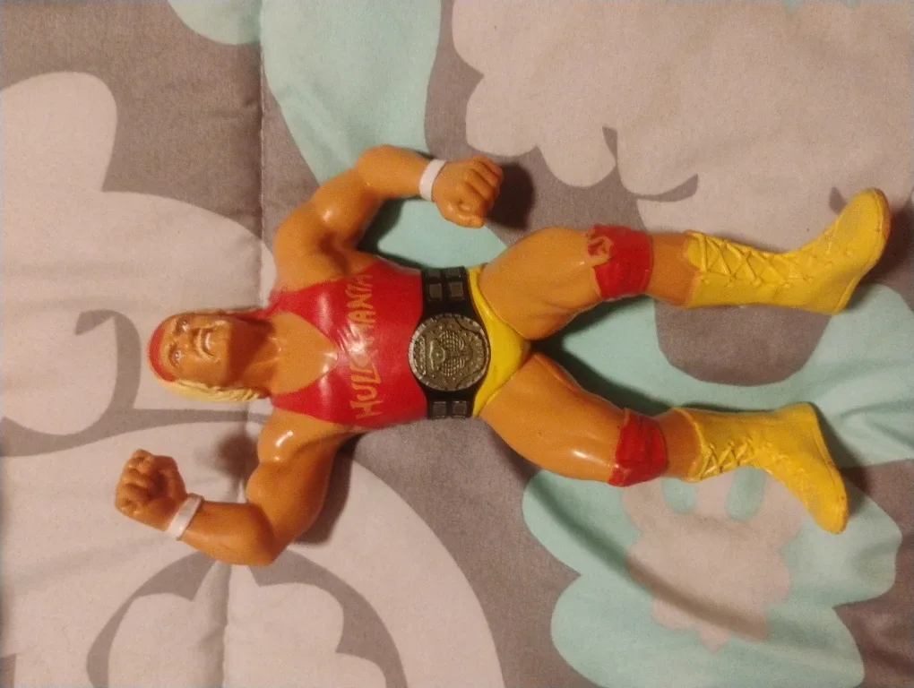 LJN red shirt Hulk Hogan.. with original title belt.
