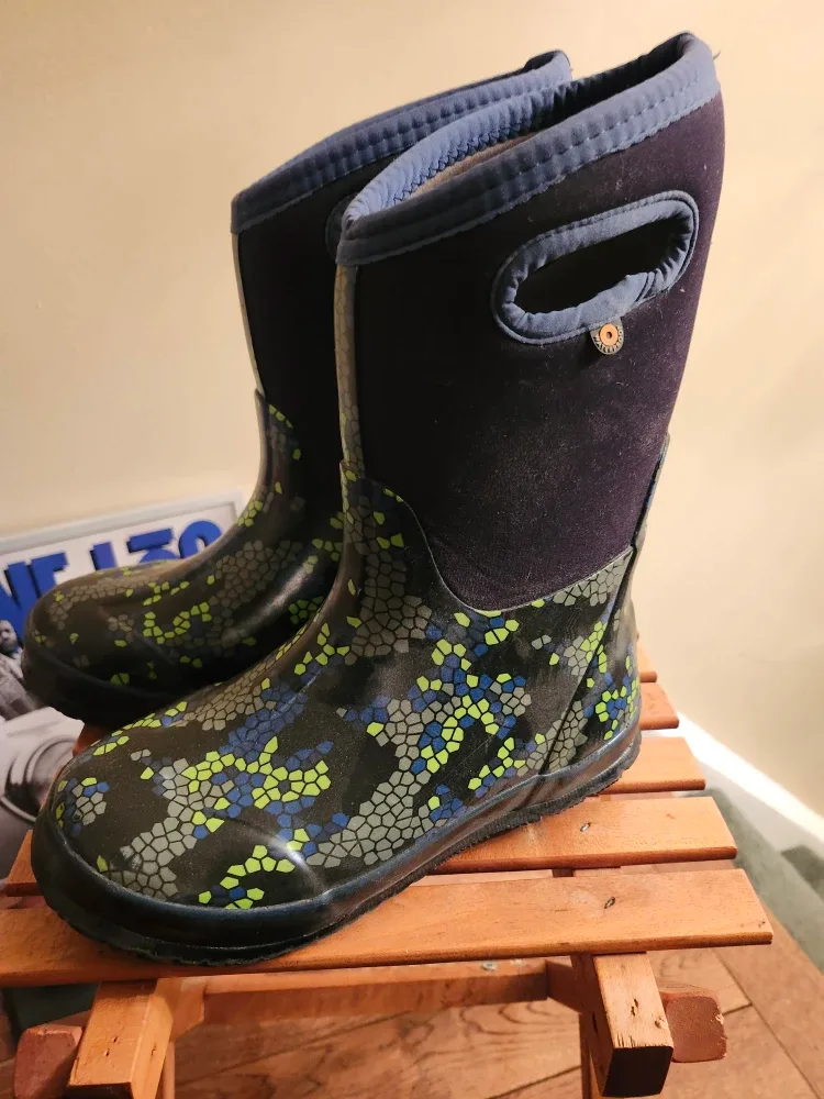 Bogs K Classic Axel Youth Size 4 Boots image indicator(2)