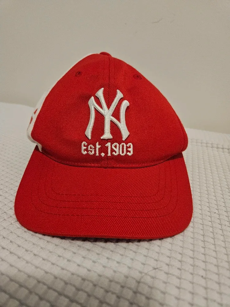 MLB New York Yankees Cap - Red