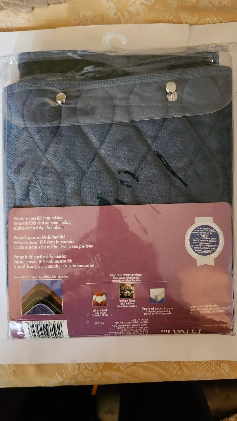 Brand New Priva Waterproof Seat Protector 21" x 22" image indicator(4)